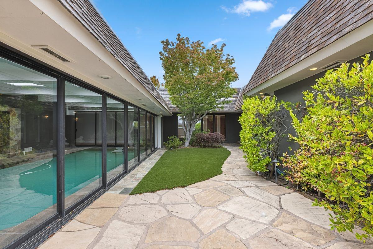 26 Redding Ct - Photo 3 of 3