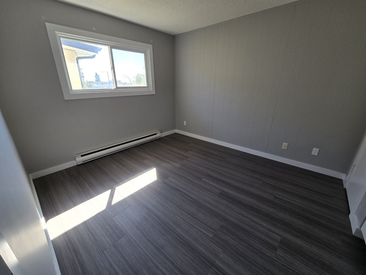 10215 104 St #7 - Photo 4 of 7