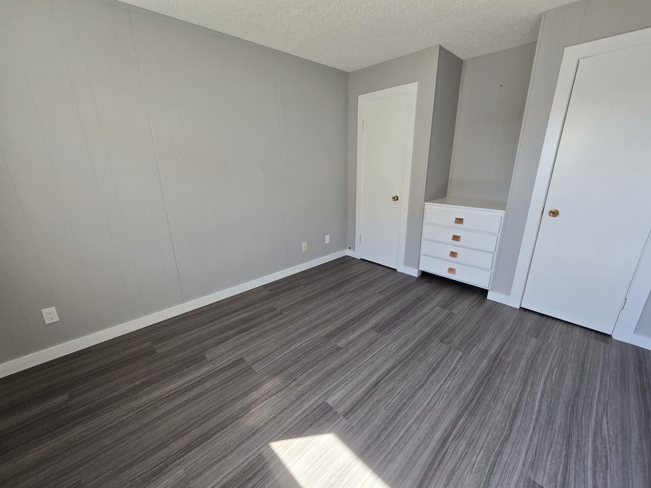 10215 104 St #7 - Photo 5 of 7