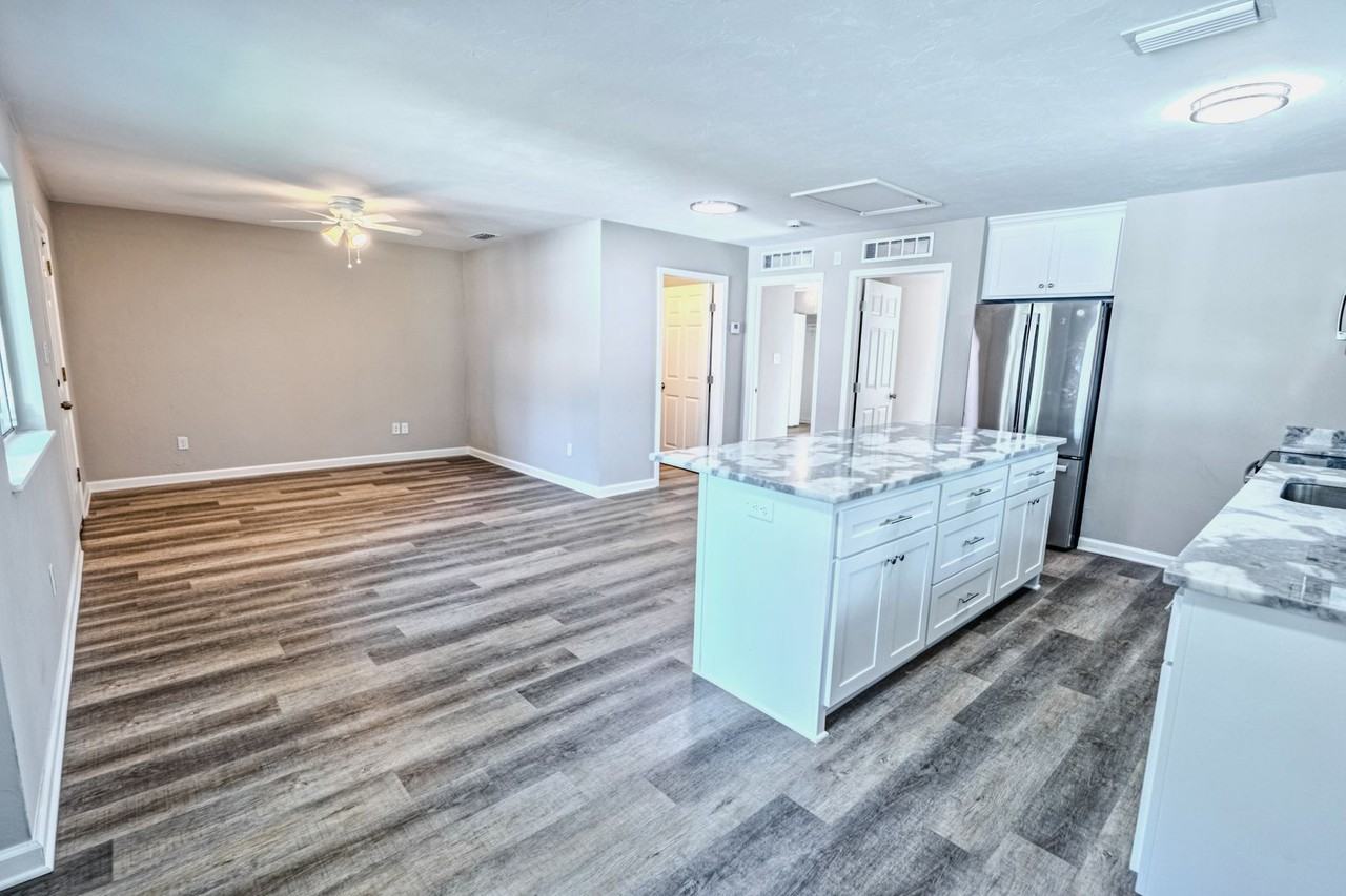 1410 Shallow Brk #12 - Photo 5 of 17