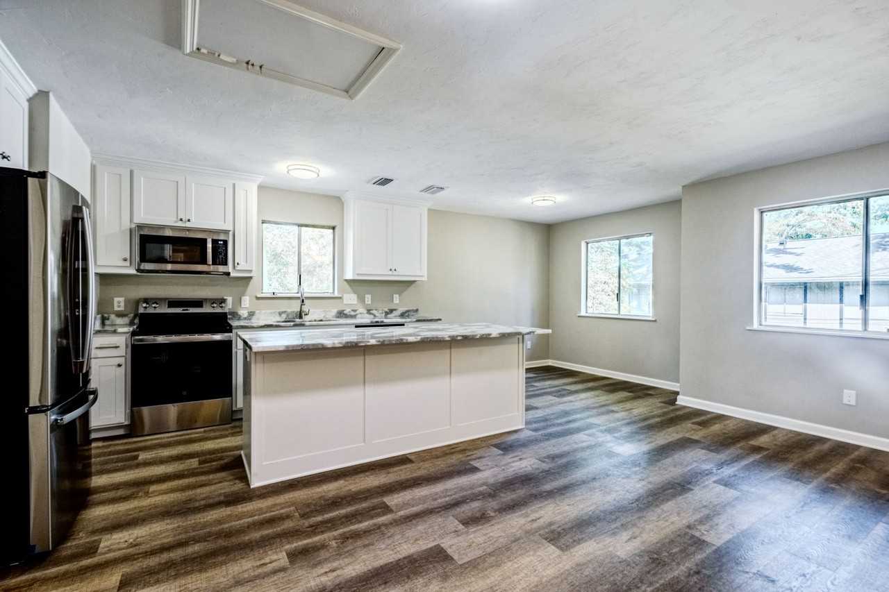 1410 Shallow Brk #12 - Photo 6 of 17