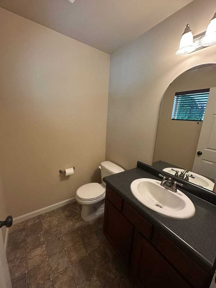 1577 Burnside Pl - Photo 3 of 22