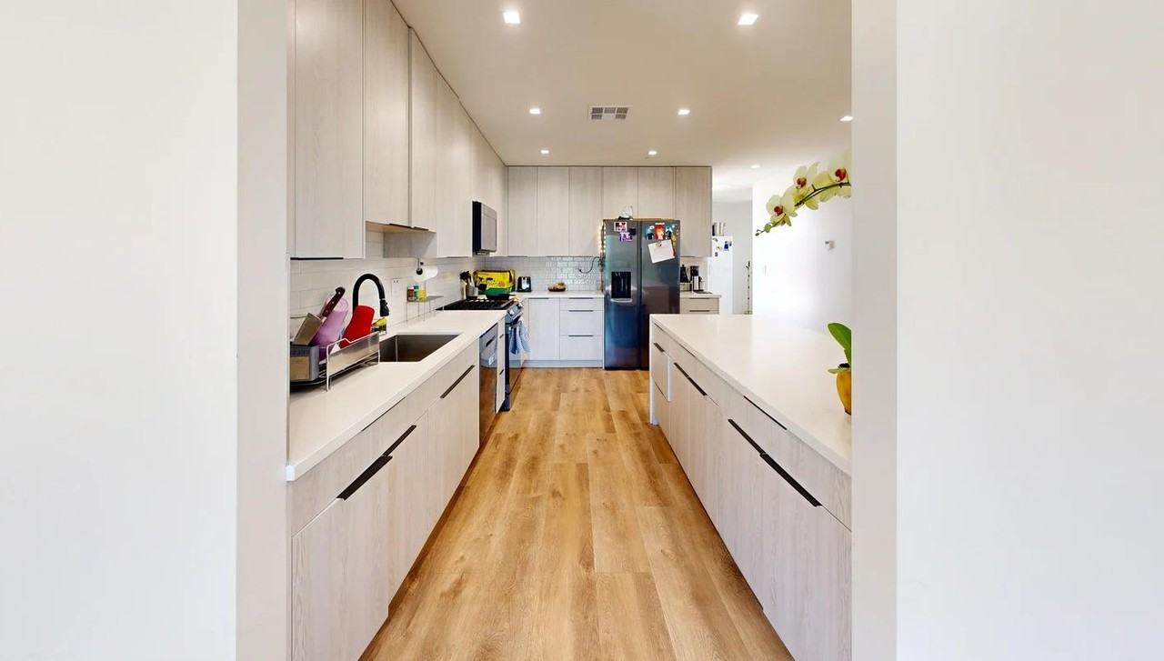 Affordable West LA Gem | Spacious layout, Prime location - Photo 7 of 20