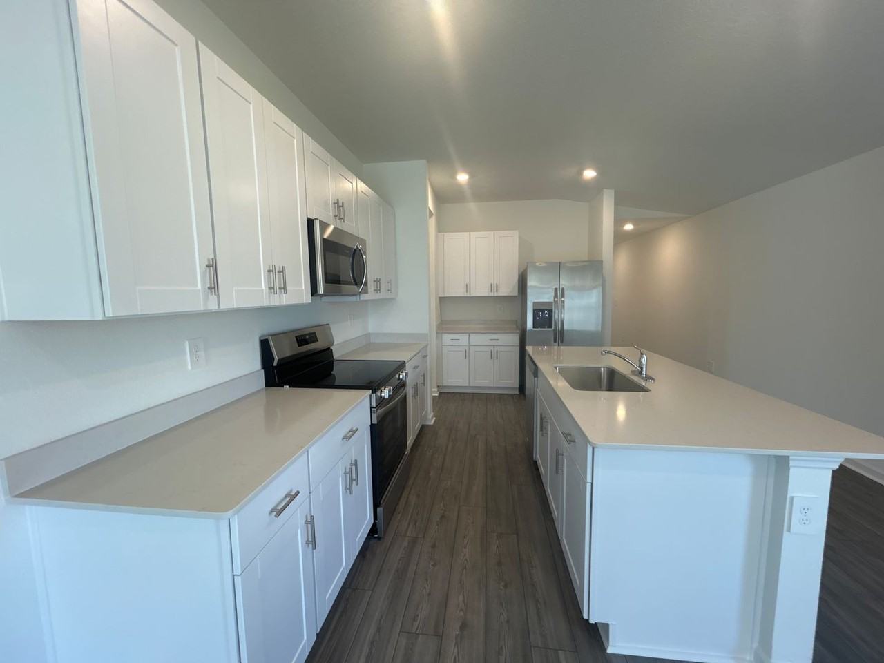 3098 Ne 38th Ln - Photo 4 of 19