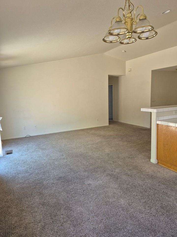 290 Emigrant Way - Photo 2 of 7