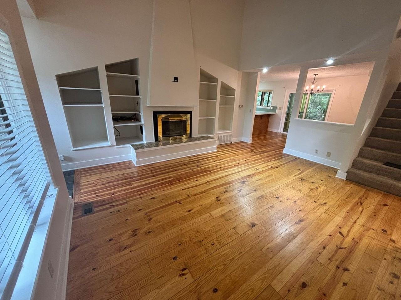 894 N Lewis Ave - Photo 3 of 12