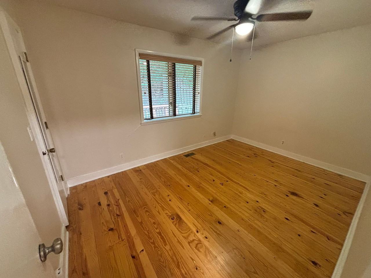 894 N Lewis Ave - Photo 7 of 11