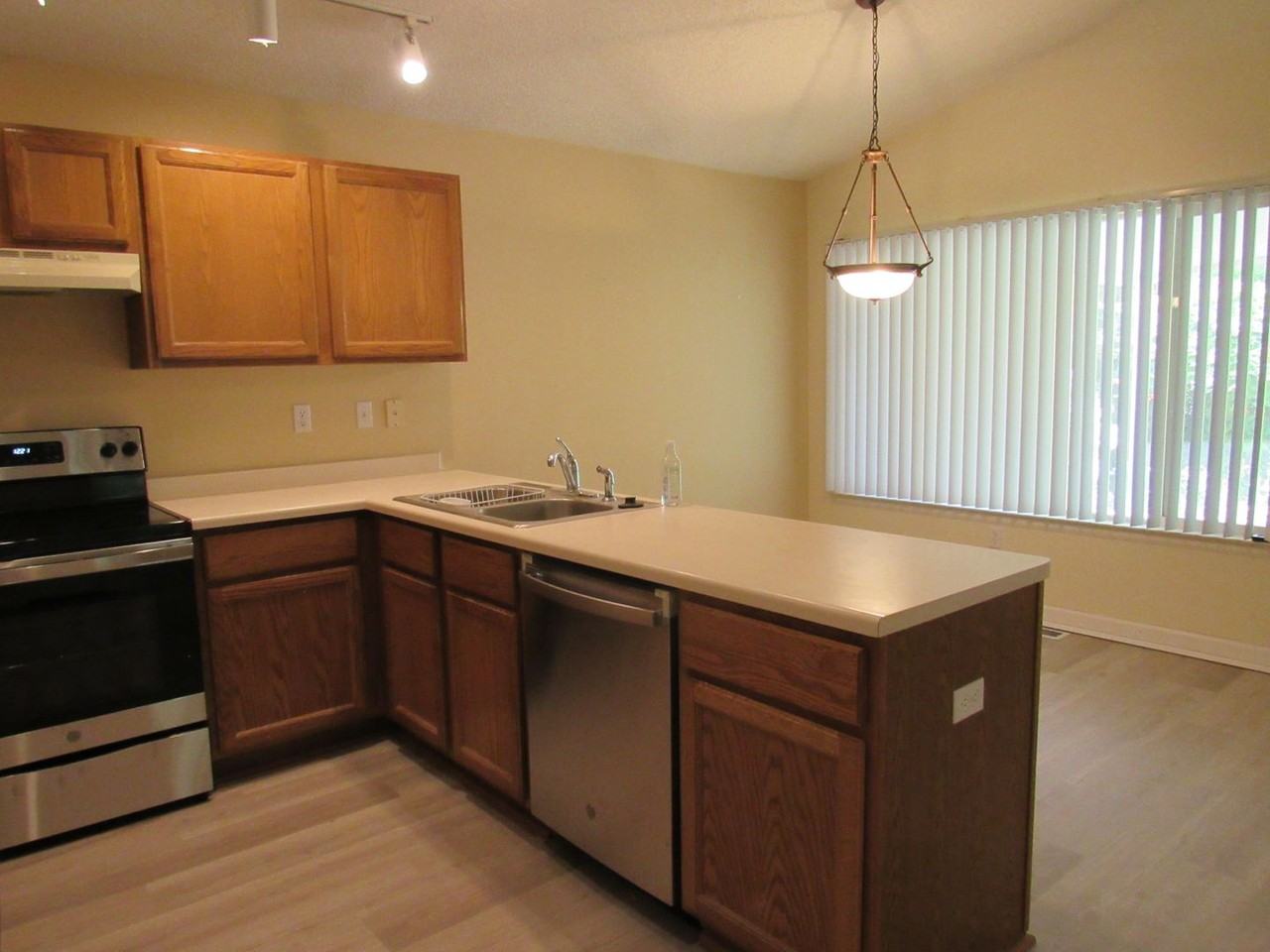 1910 Fountain Court - Photo 4 of 16