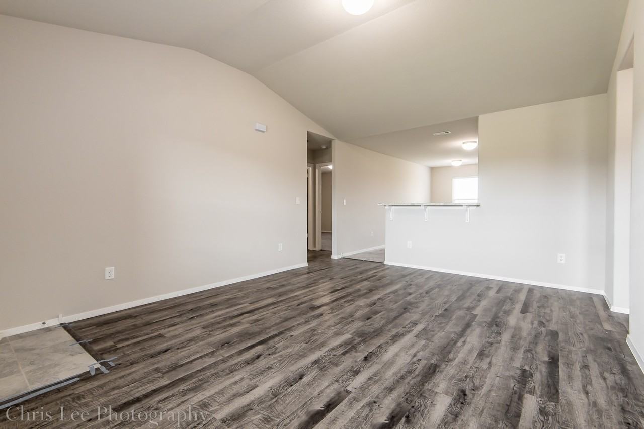 898 Ethan James St - Photo 4 of 20