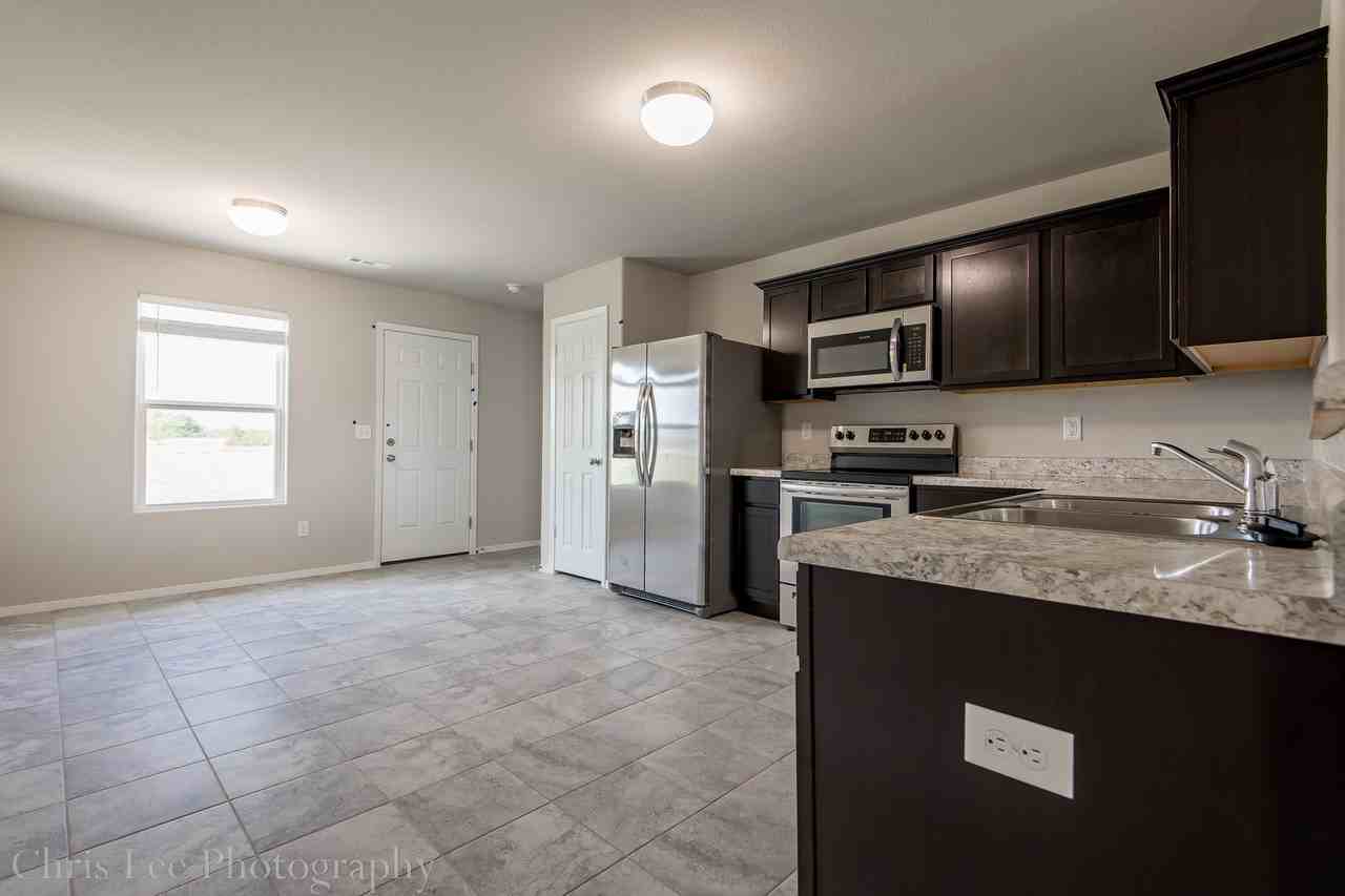 898 Ethan James St - Photo 5 of 20