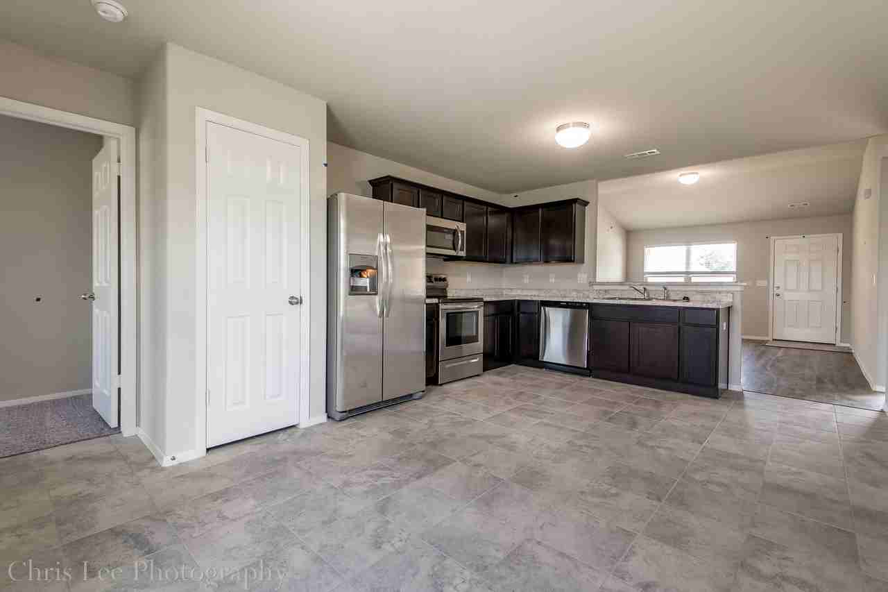 898 Ethan James St - Photo 7 of 20