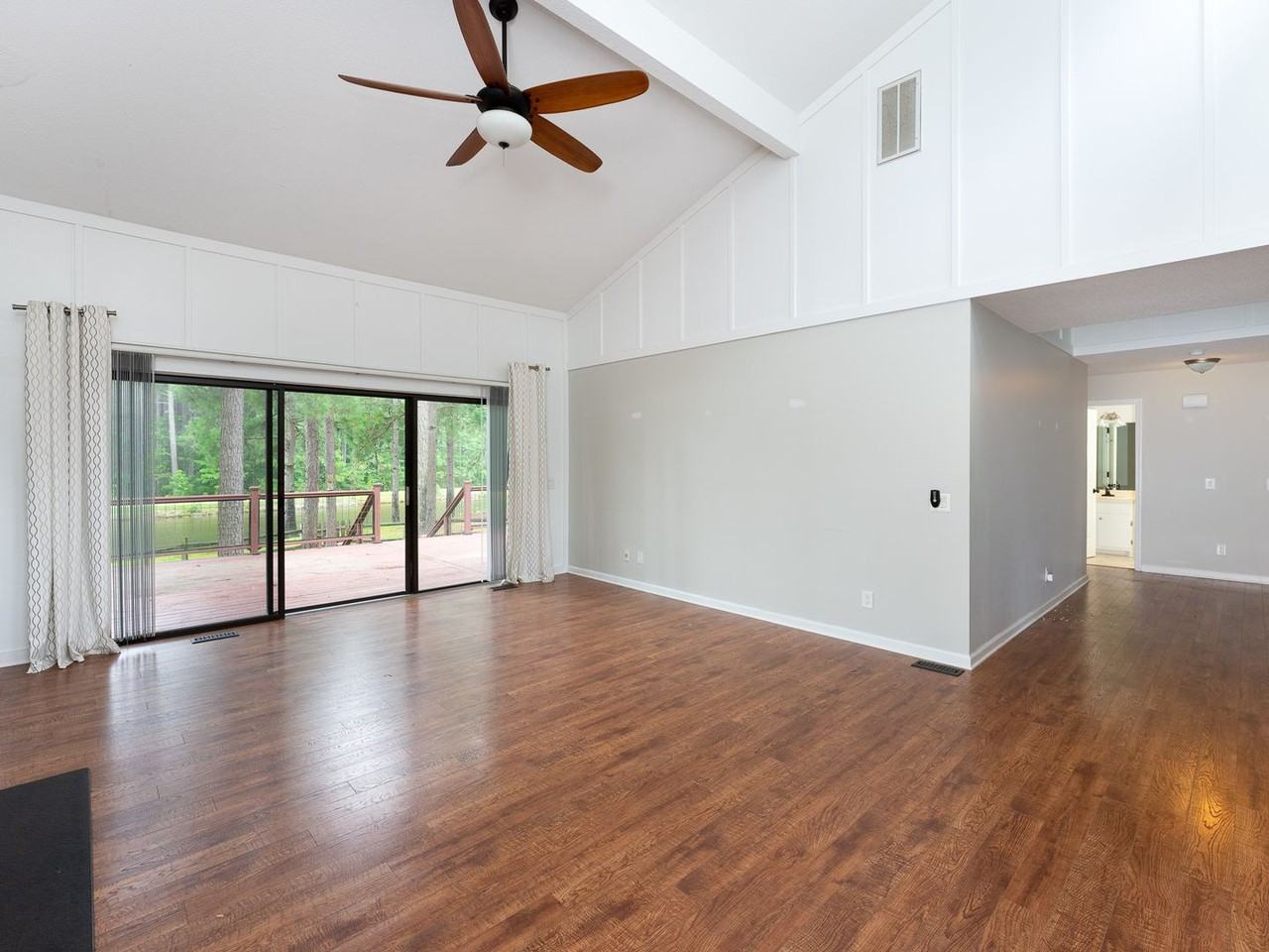 29 Pebble Beach Pt - Photo 4 of 25