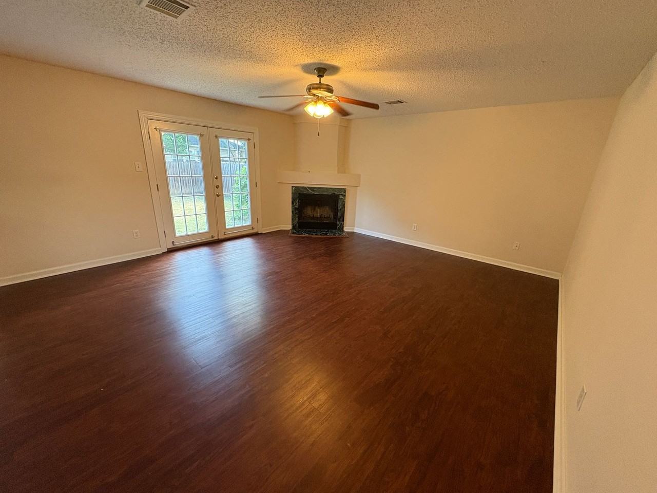 1367 Lakeside Loop - Photo 5 of 19