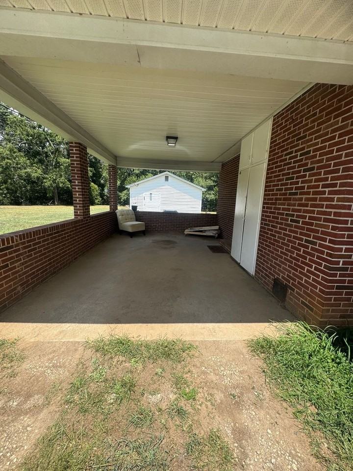 212 Frances St - Photo 2 of 15