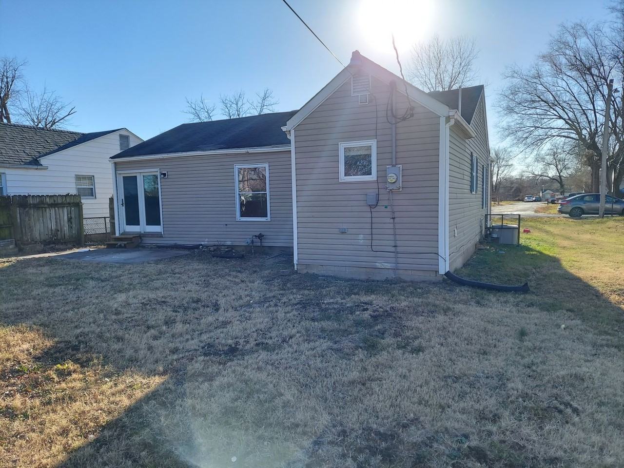 237 Nadine St - Photo 2 of 11