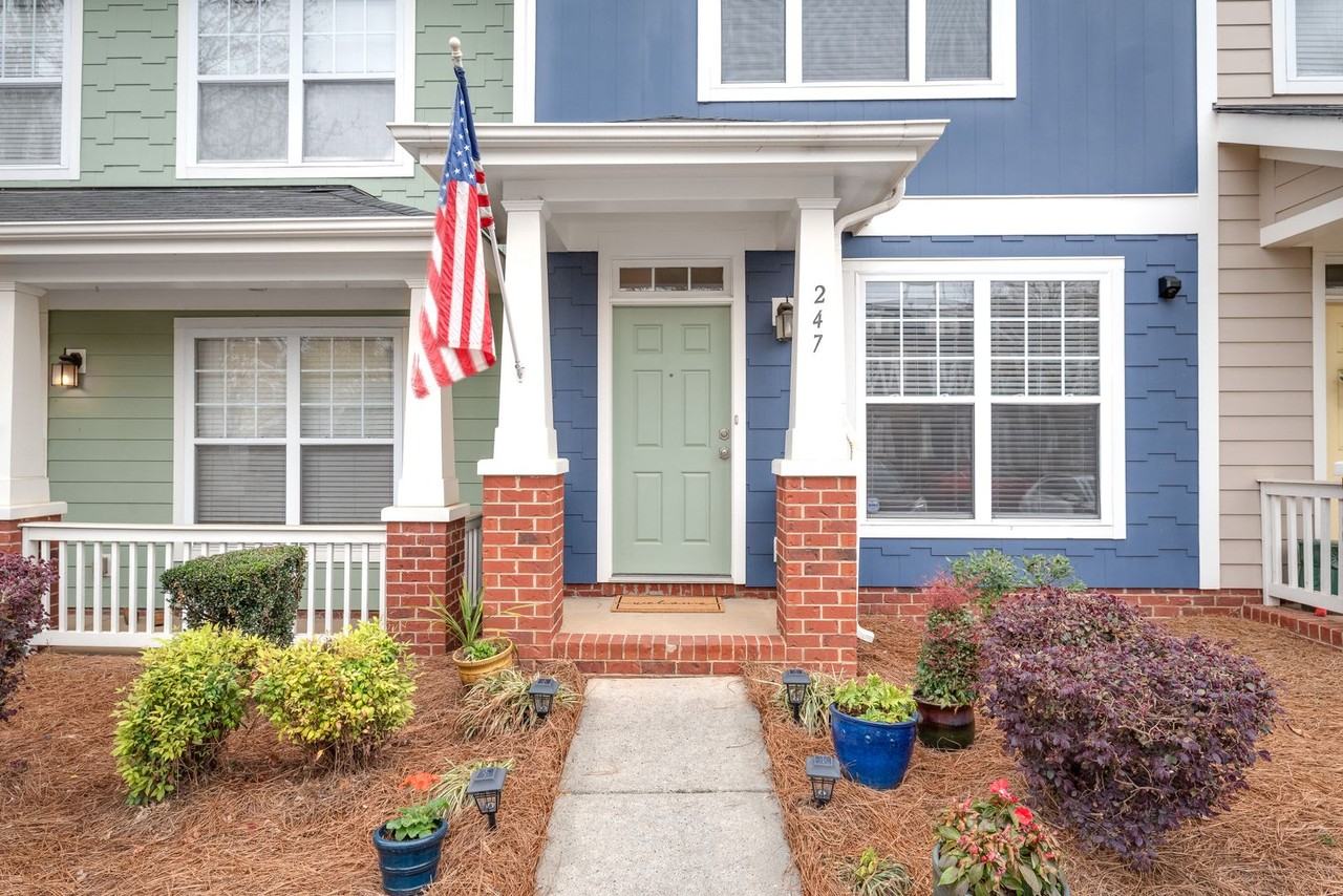 247 Hurston Cir - Photo 2 of 30