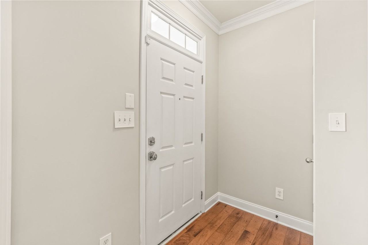 247 Hurston Cir - Photo 3 of 30