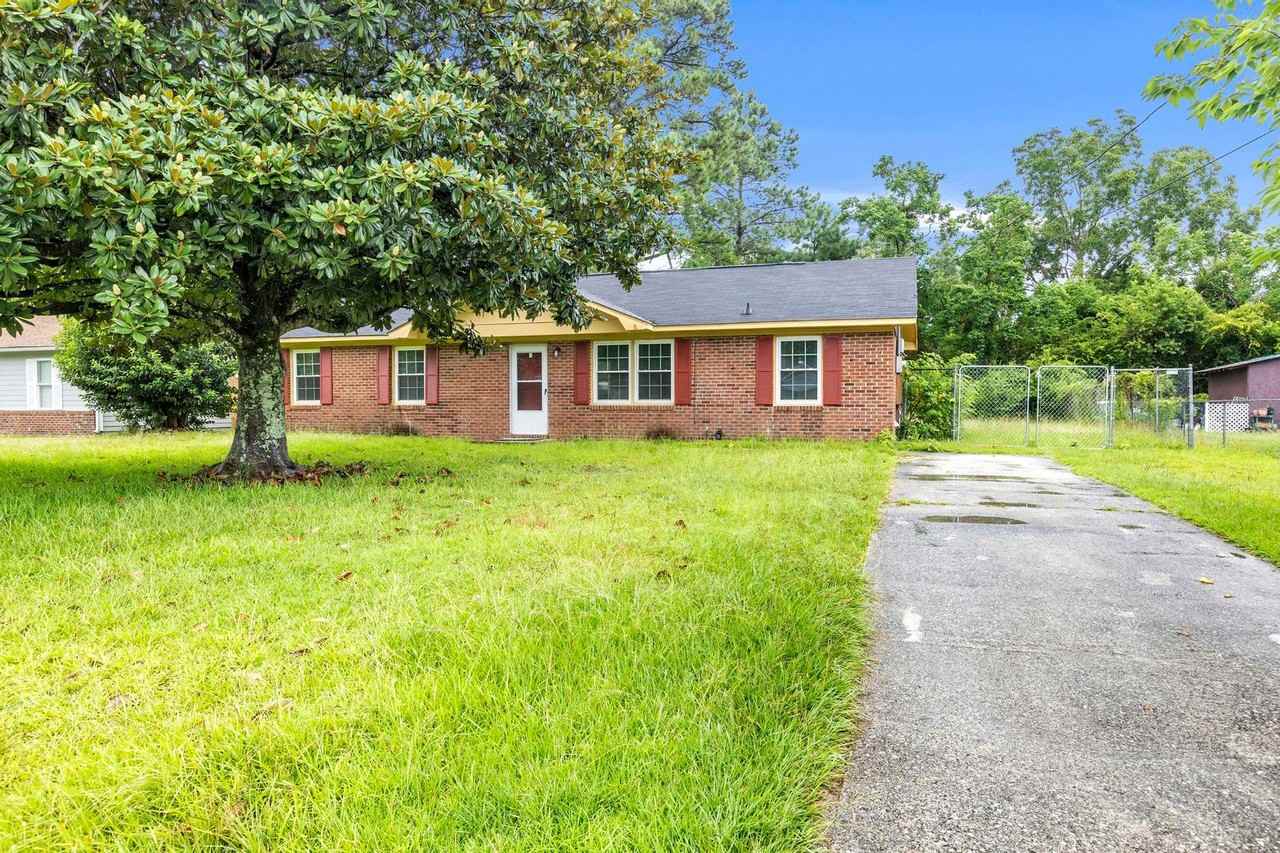 105 Brier Rd - Photo 3 of 22