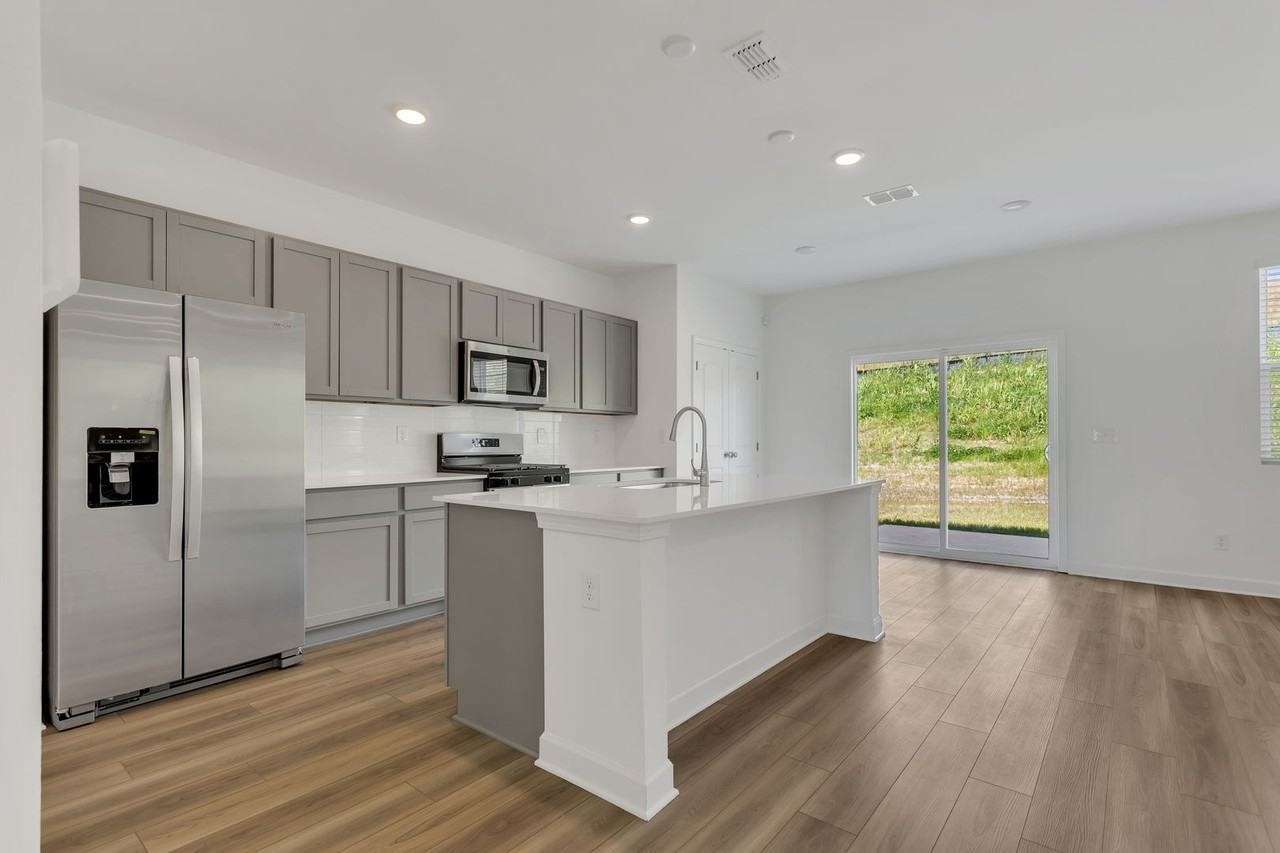 170 Millbrook Dr - Photo 2 of 17