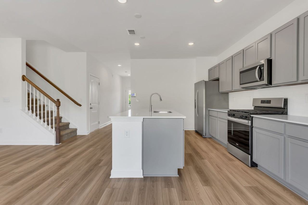 170 Millbrook Dr - Photo 3 of 17