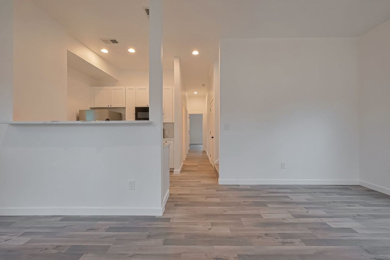 9005 Hilda St - Photo 3 of 17