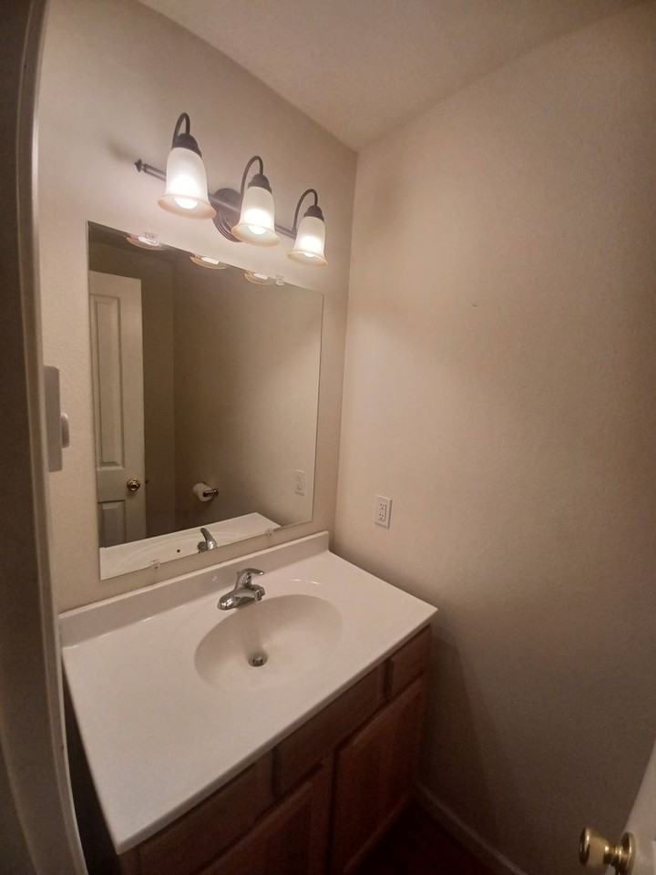 533 N 12th St - Photo 3 of 12