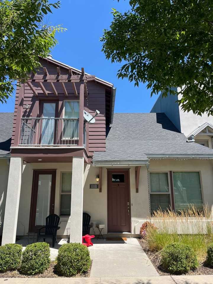 11181 S Windward Ln - Photo 3 of 33