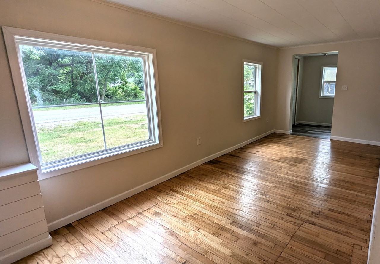 2335 Vine Ave - Photo 2 of 11