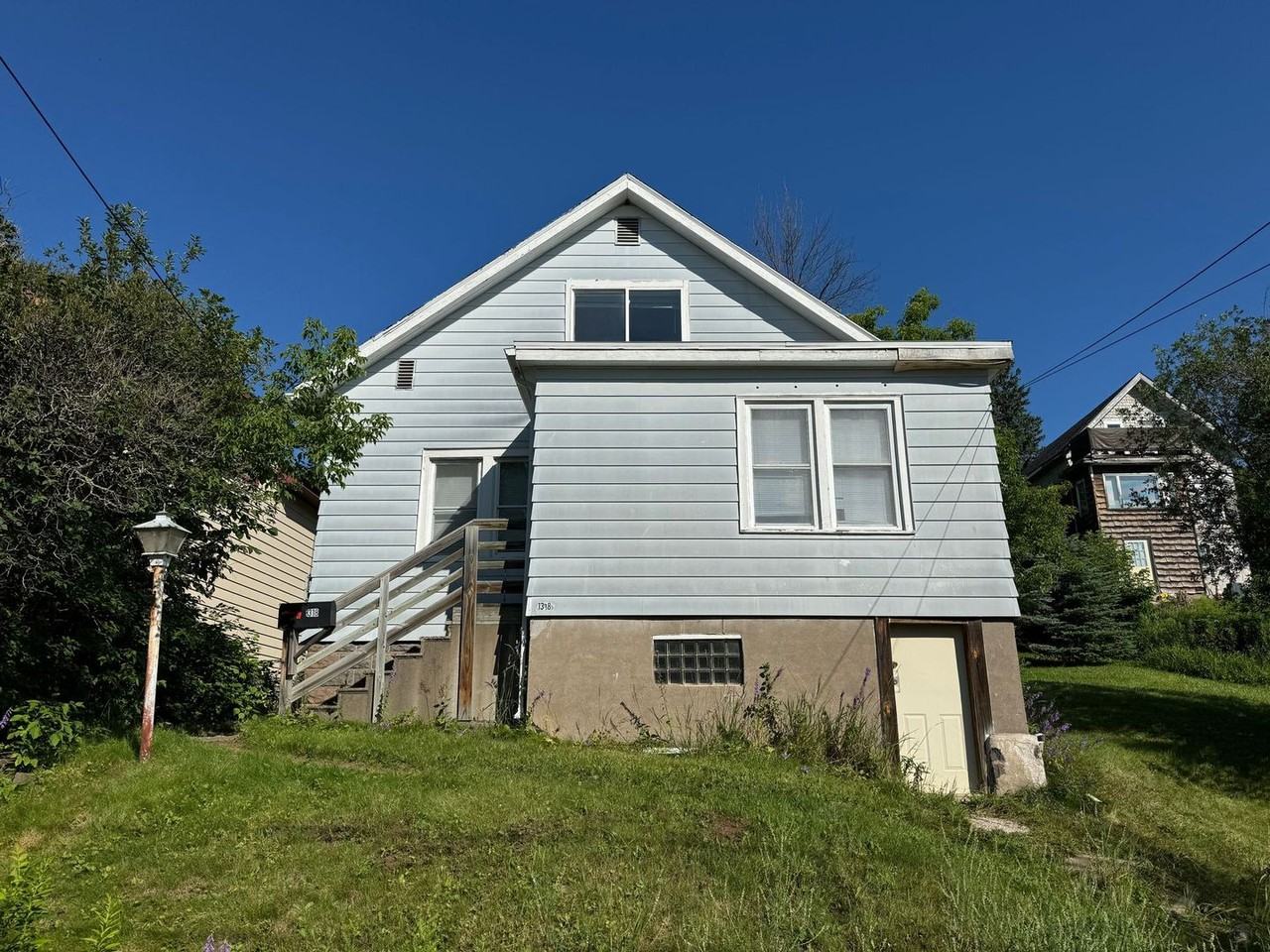 1318 E 11th St - Photo 2 of 15