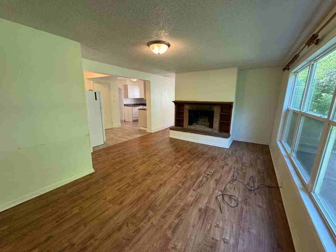 1318 E 11th St - Photo 5 of 15