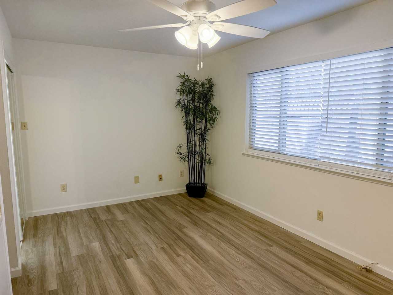 613 Woodland - Photo 2 of 6