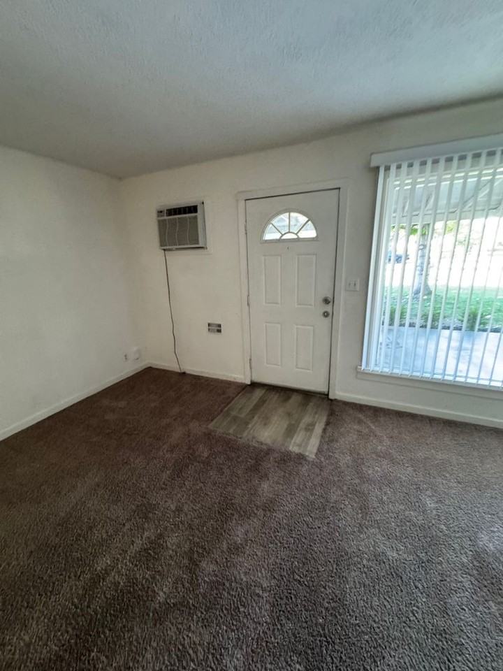 732 S Church St - Photo 3 of 18