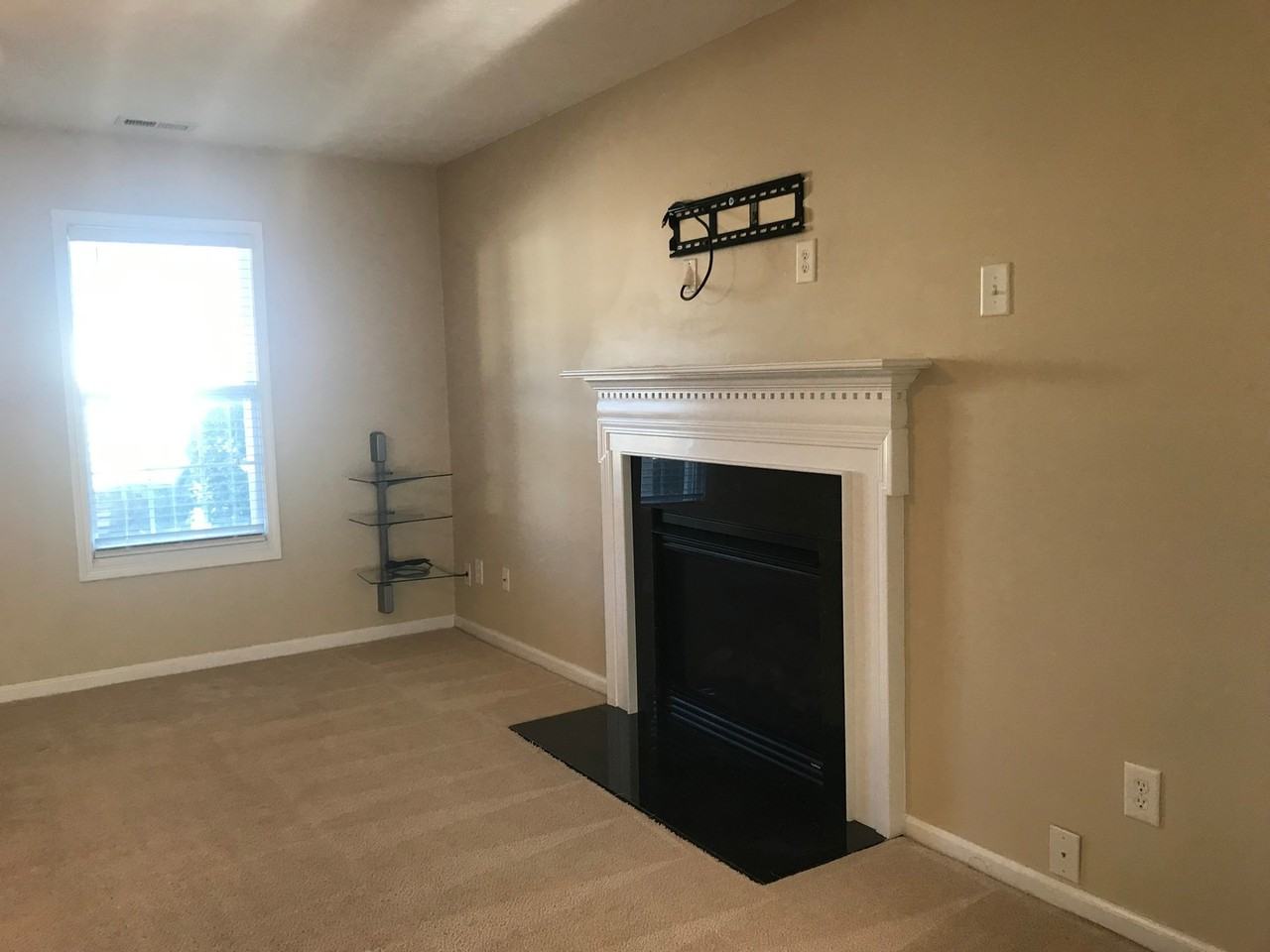 223 Lochwood Drive - Photo 4 of 22