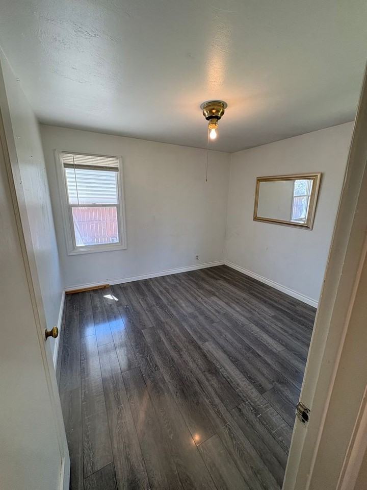 123 G St Ne - Photo 2 of 8