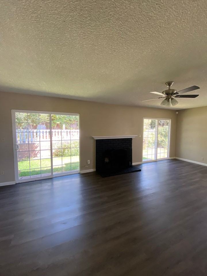 4558 Eileen Ln - Photo 5 of 38