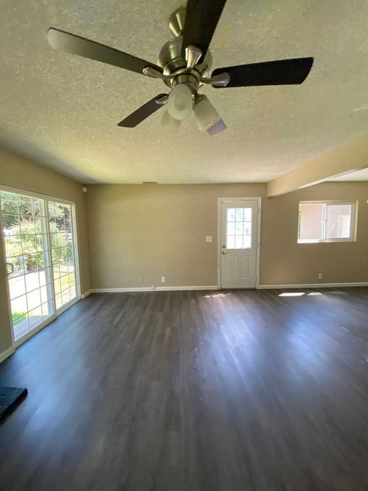 4558 Eileen Ln - Photo 6 of 38
