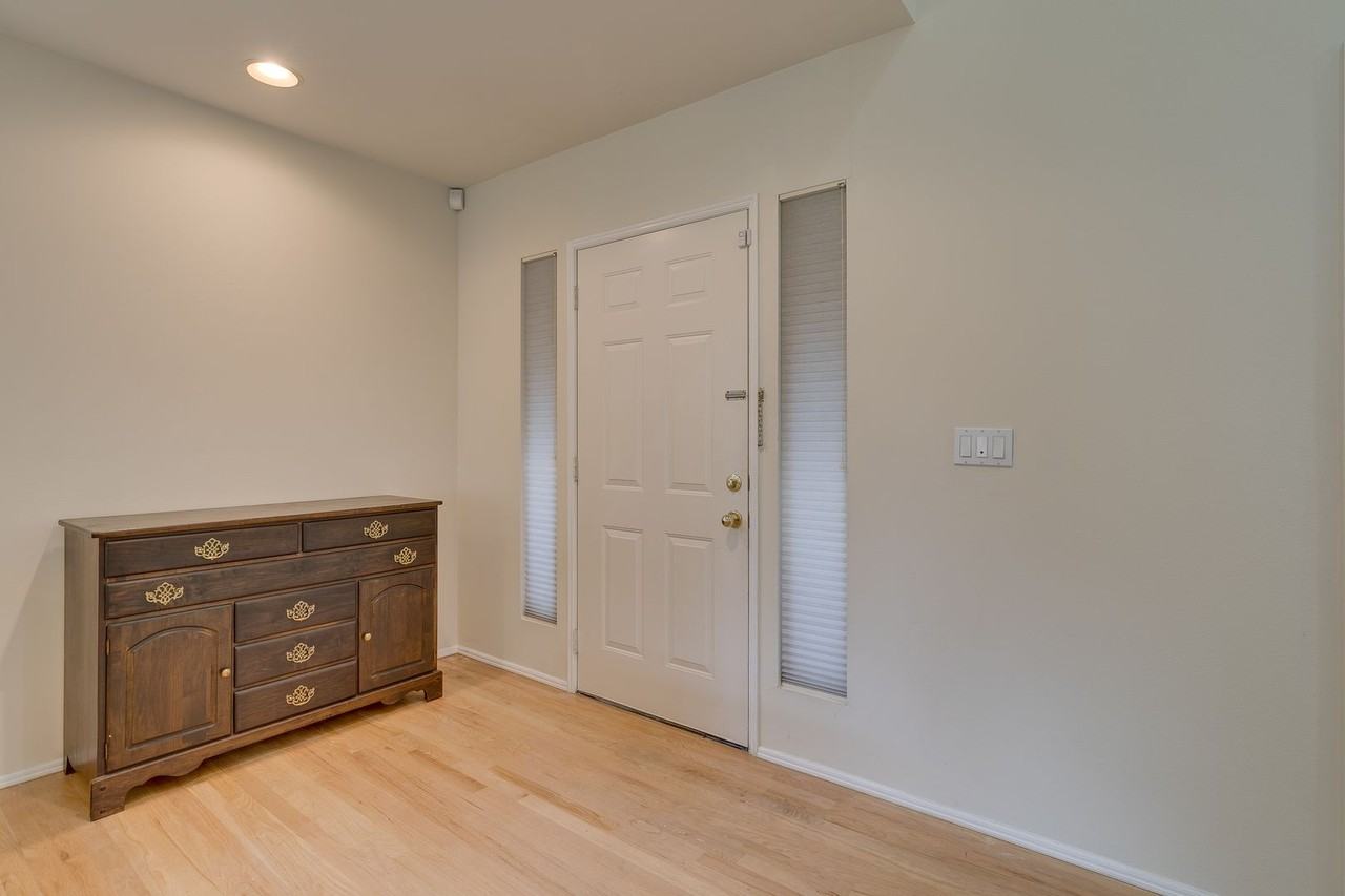 25013 Southeast 41st Drive - Photo 2 of 27