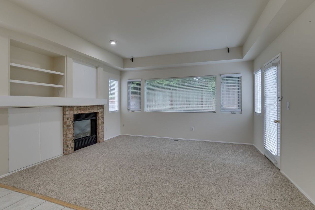 25013 Southeast 41st Drive - Photo 3 of 27