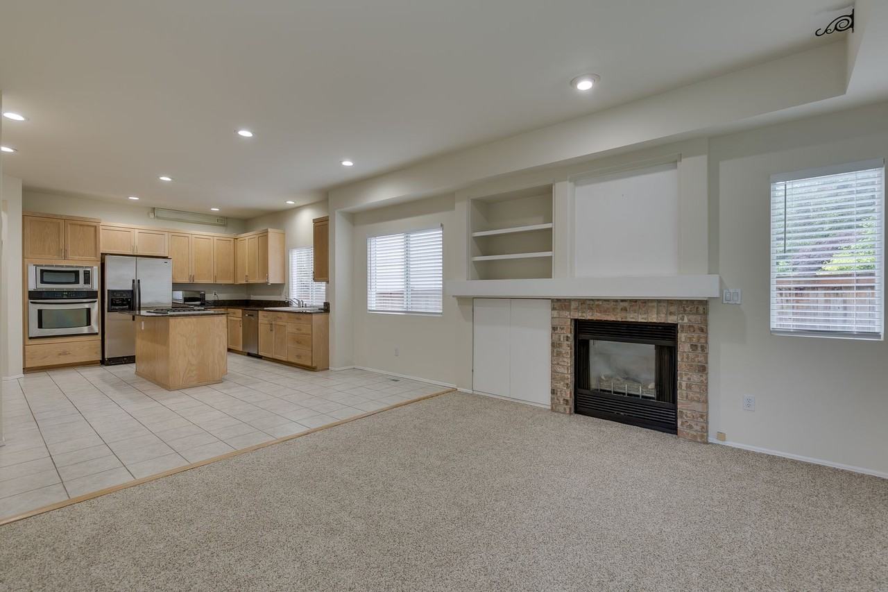 25013 Southeast 41st Drive - Photo 4 of 27