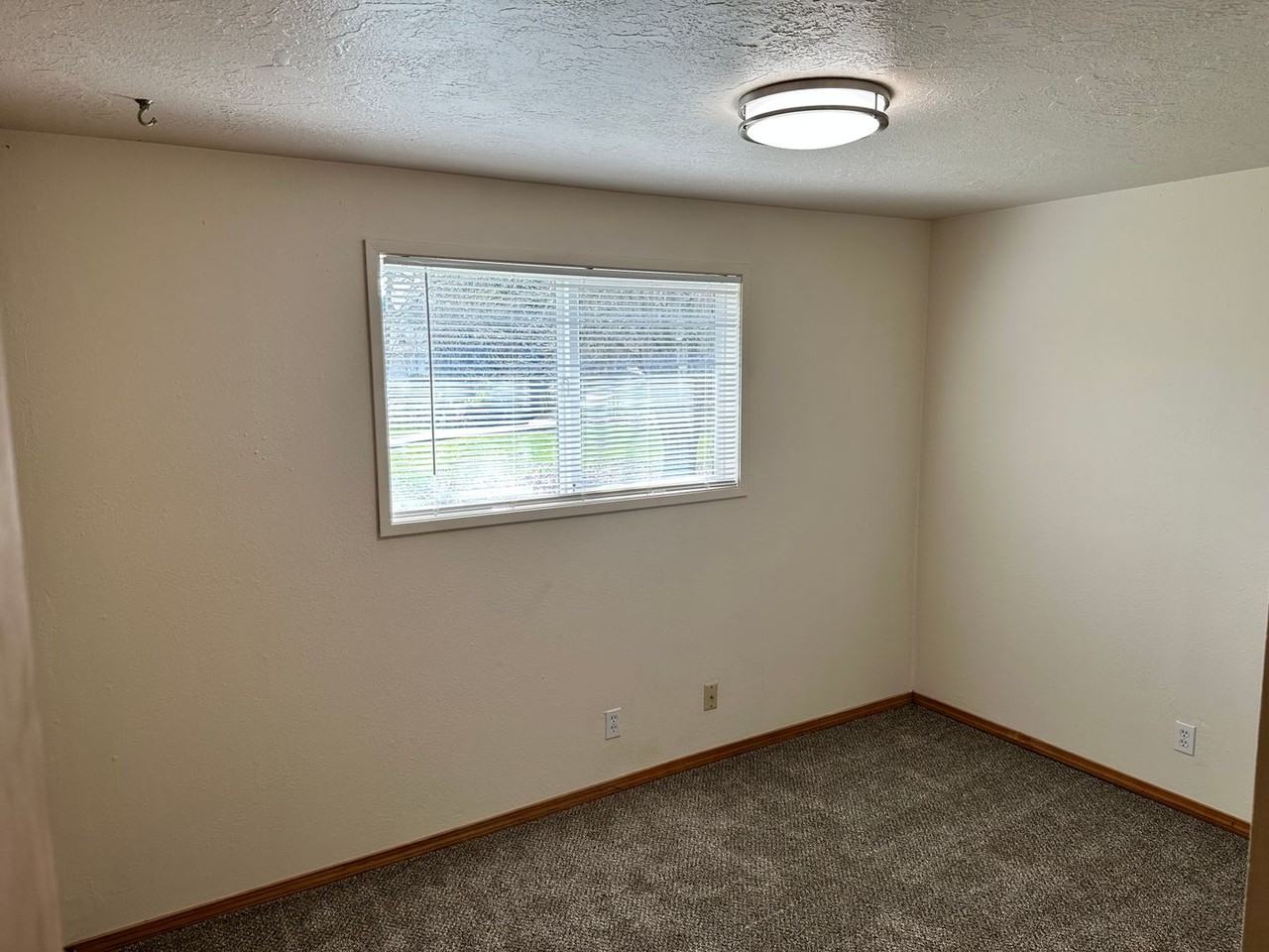 1110 Denise St Se - Photo 7 of 14