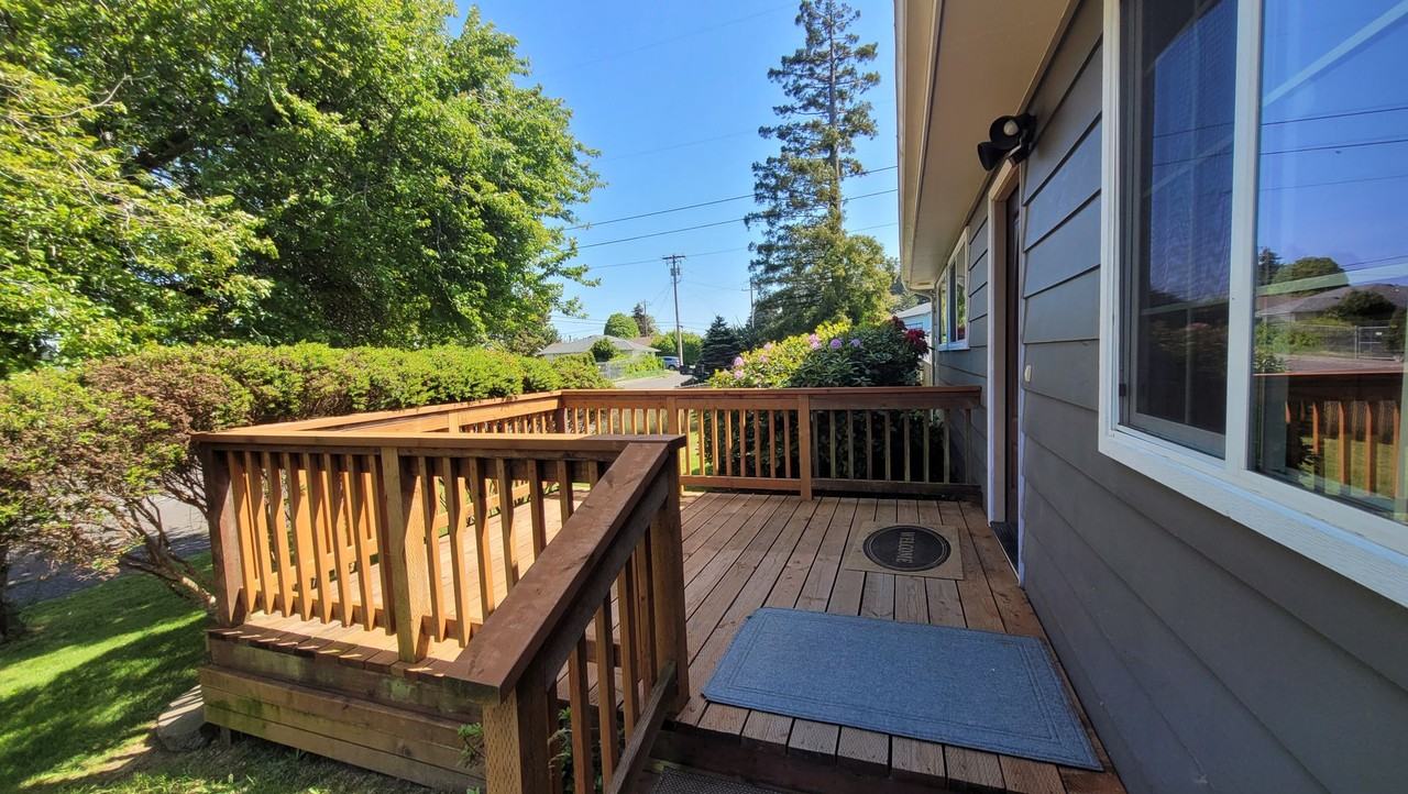 2272 Madrona St - Photo 3 of 35