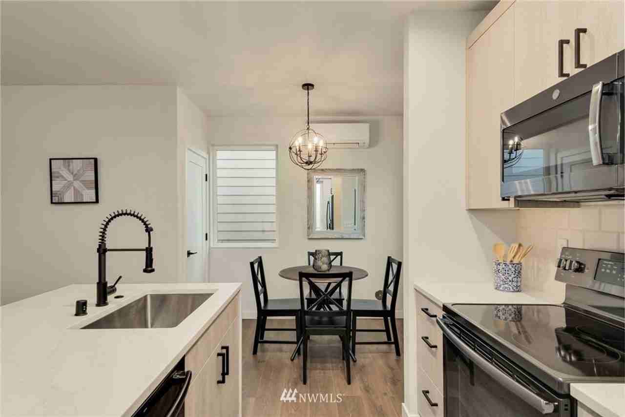 915 N 103rd St - Photo 4 of 11