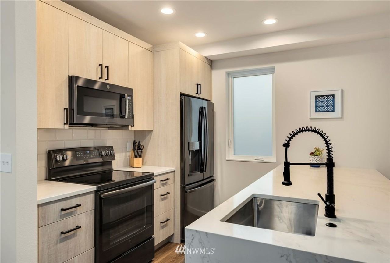 915 N 103rd St - Photo 5 of 11
