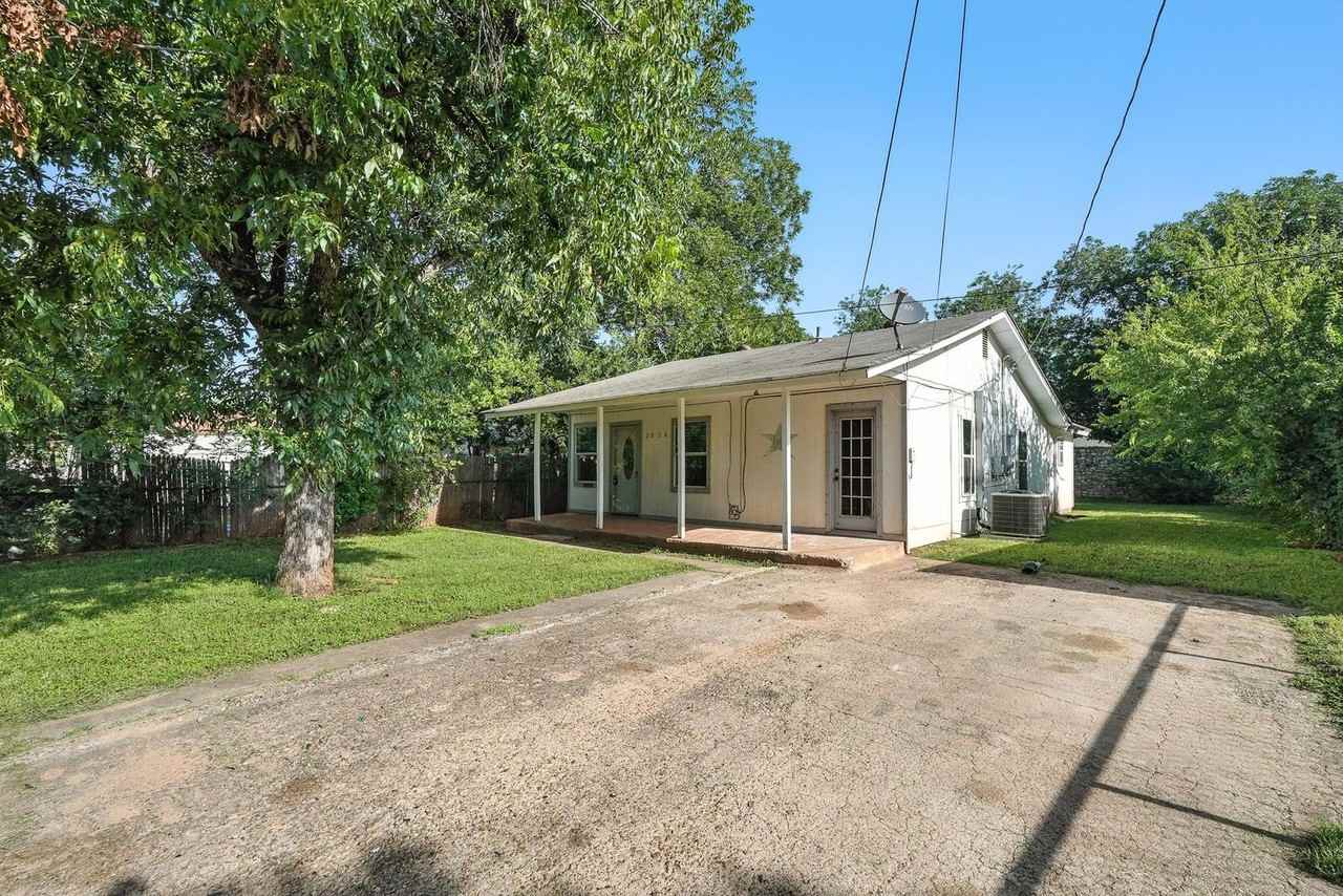 2926 S 5th St - Photo 2 of 31