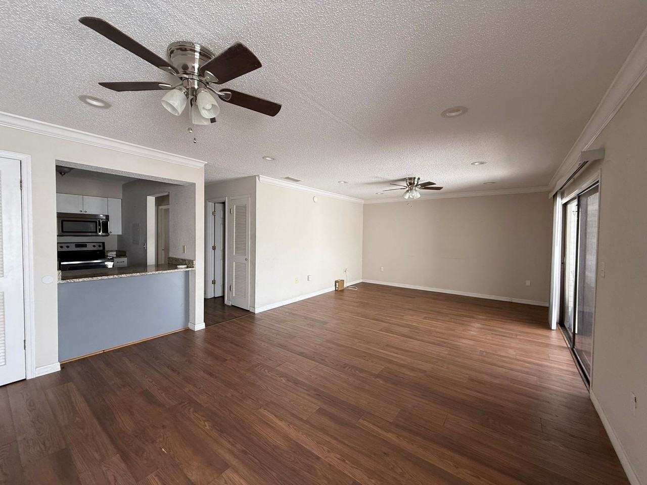 673 Haven Pl - Photo 3 of 9