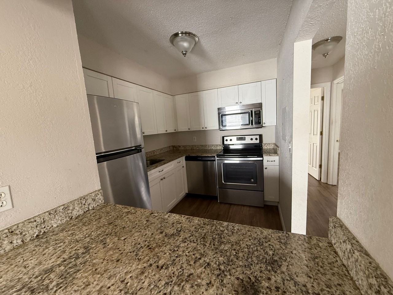 673 Haven Pl - Photo 4 of 9