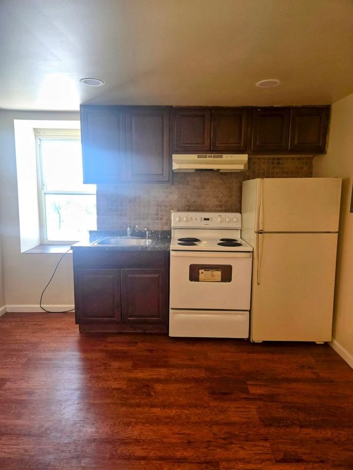 1239 Chew St - Photo 2 of 10