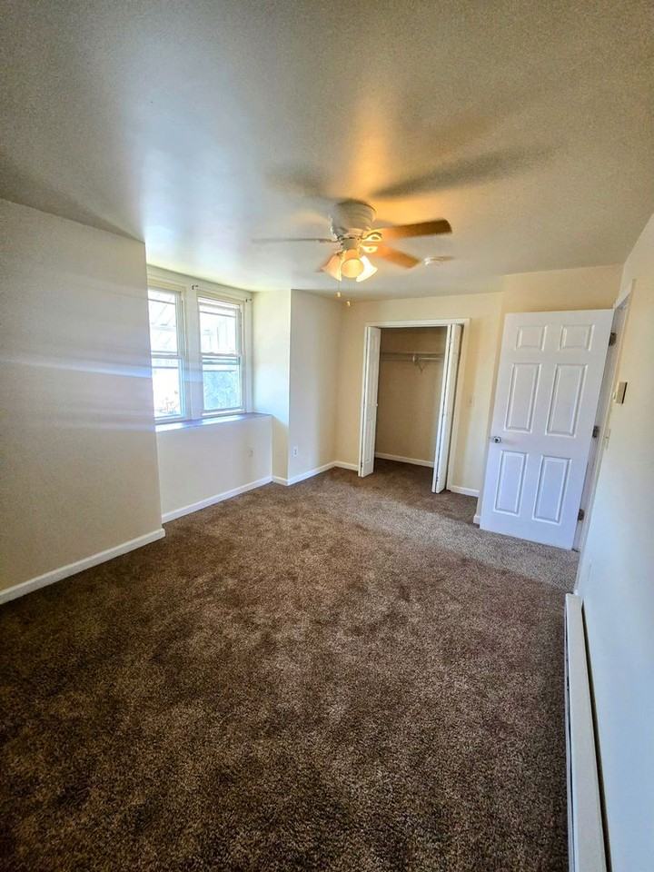 1239 Chew St - Photo 3 of 10