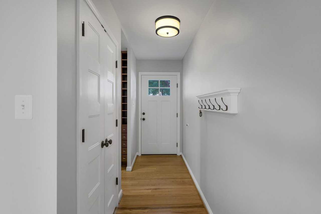 231 Burgess Ave - Photo 3 of 25