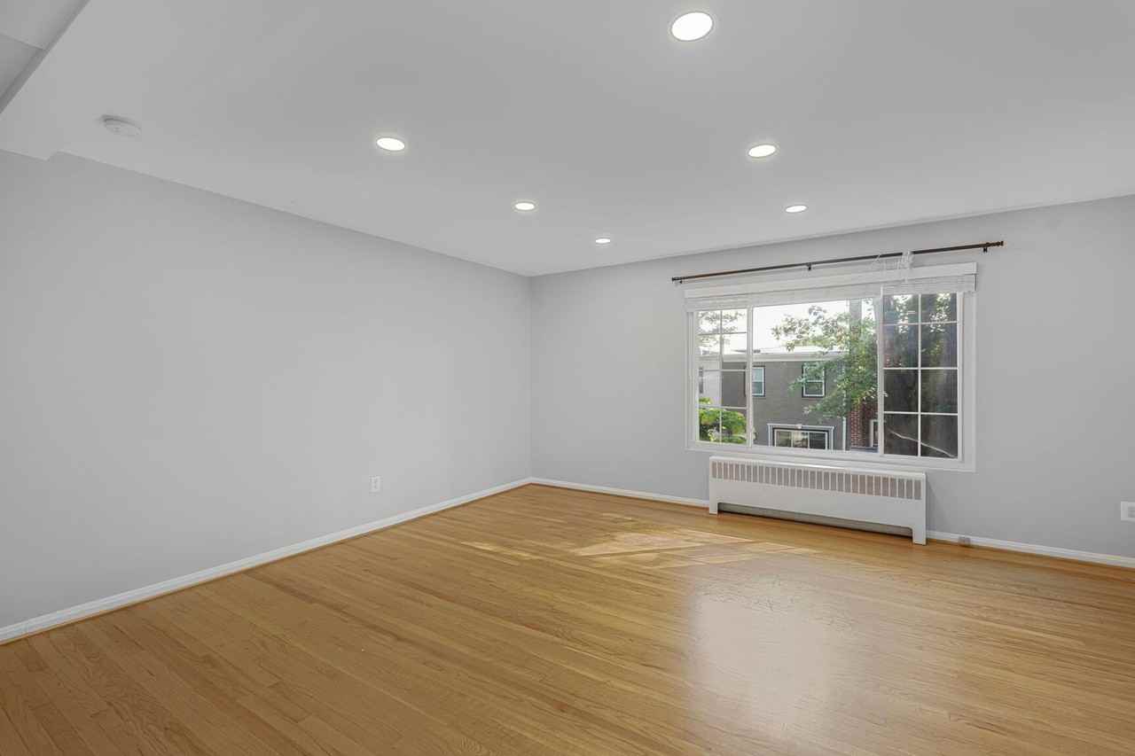 231 Burgess Ave - Photo 5 of 25